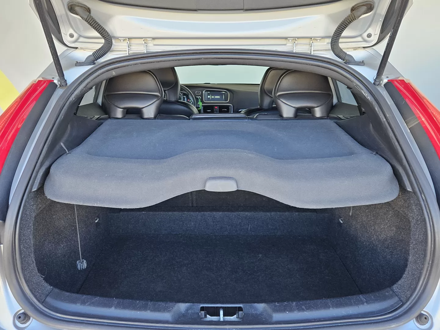 Volvo V40 2.0 D4 R-Design - foto 6