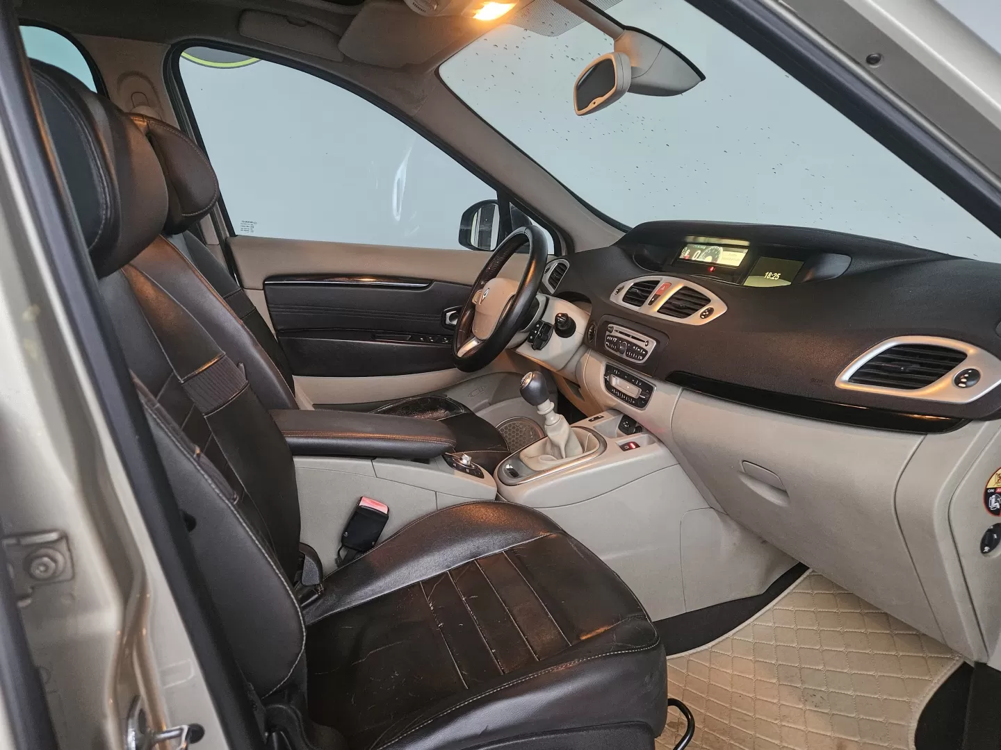 Renault Grand Scénic 1.5 dCi Bose Edition 7L - foto 6