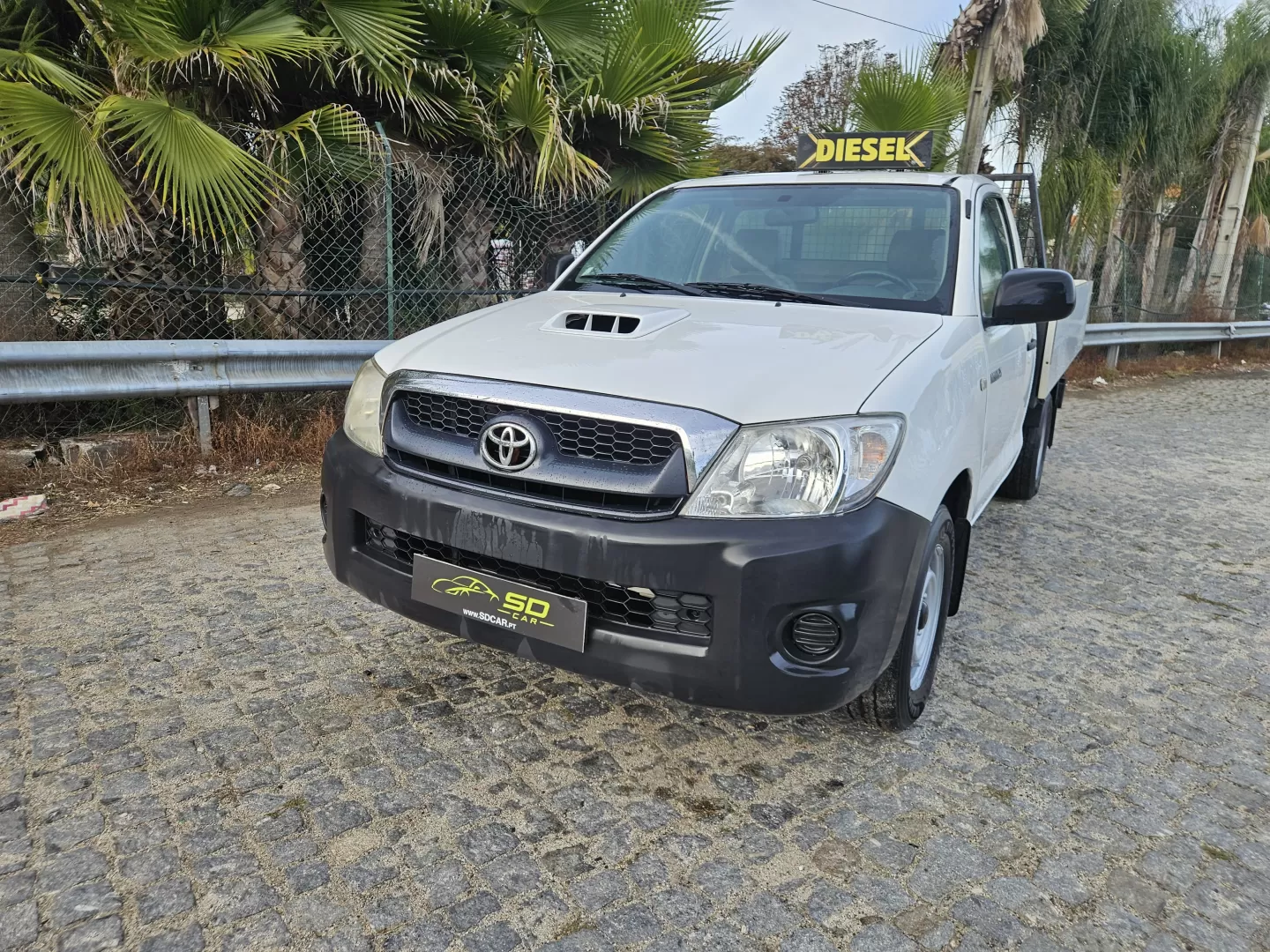 Toyota Hilux 2.5 D-4D 2WD CE - foto 2