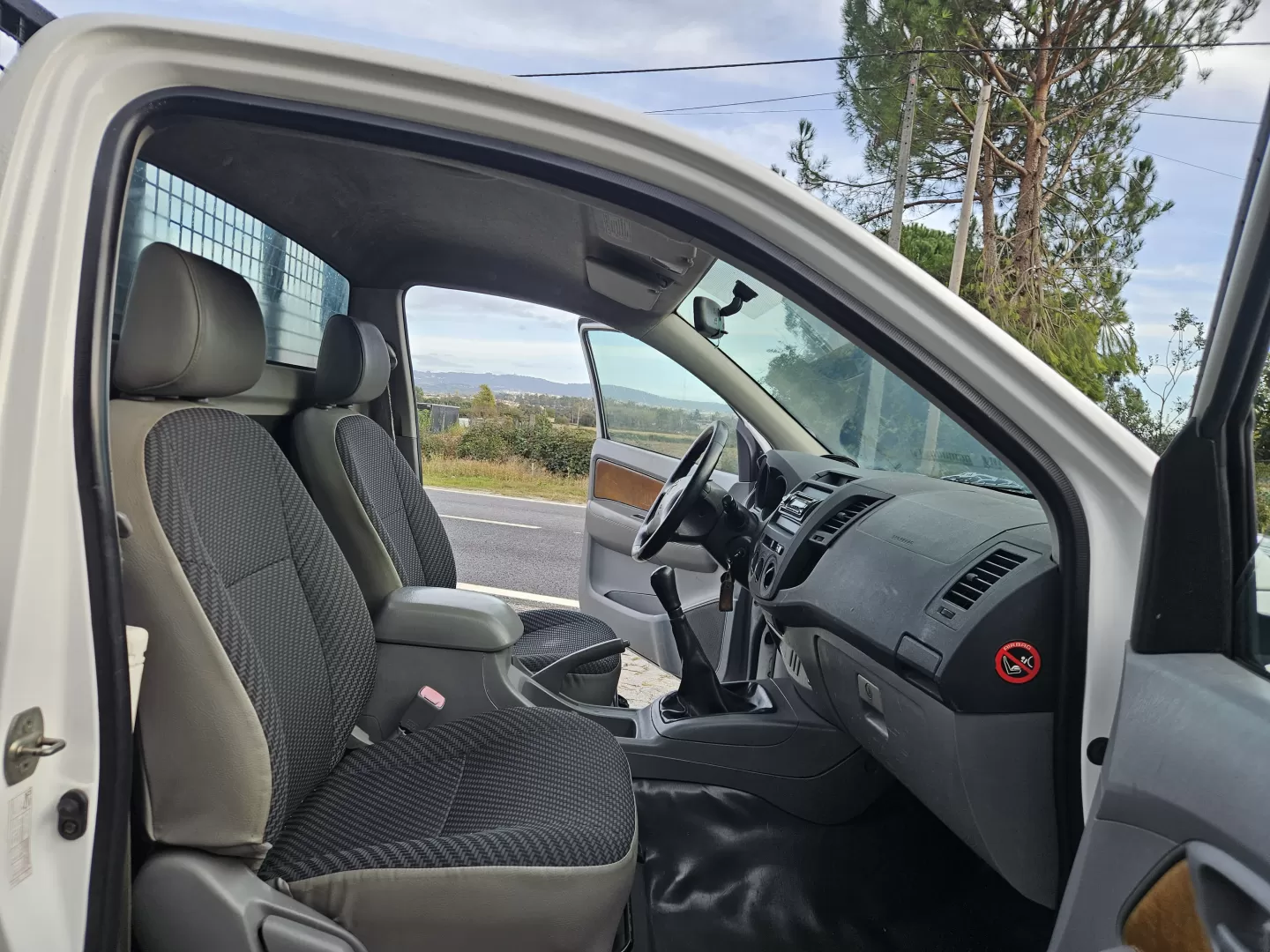 Toyota Hilux 2.5 D-4D 2WD CE - foto 7