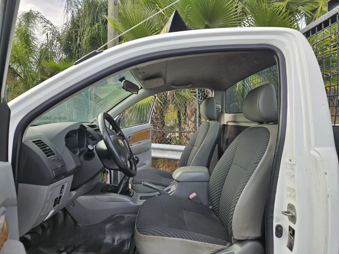 Toyota Hilux 2.5 D-4D 2WD CE - foto 6
