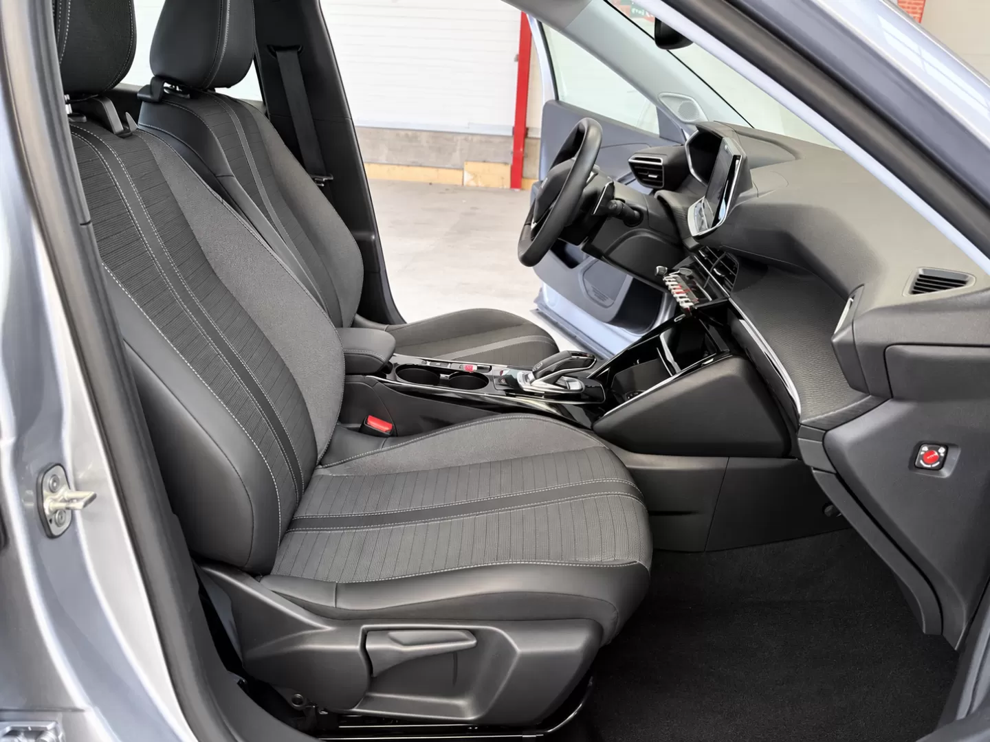 Peugeot 2008 PureTech 130 EAT8 Allure Pack - foto 7