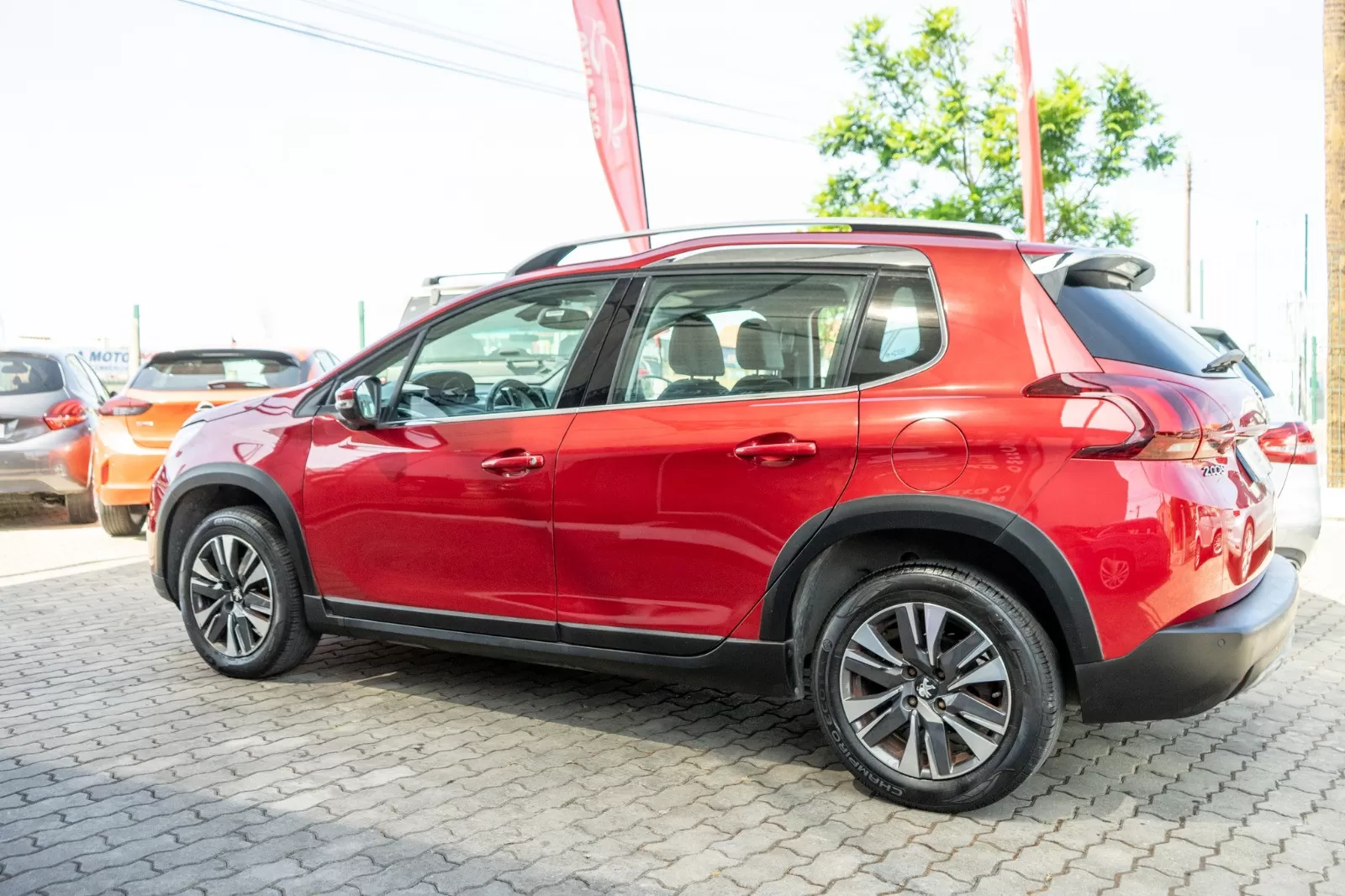 Peugeot 2008 1.2 PureTech Allure EAT6 - foto 5