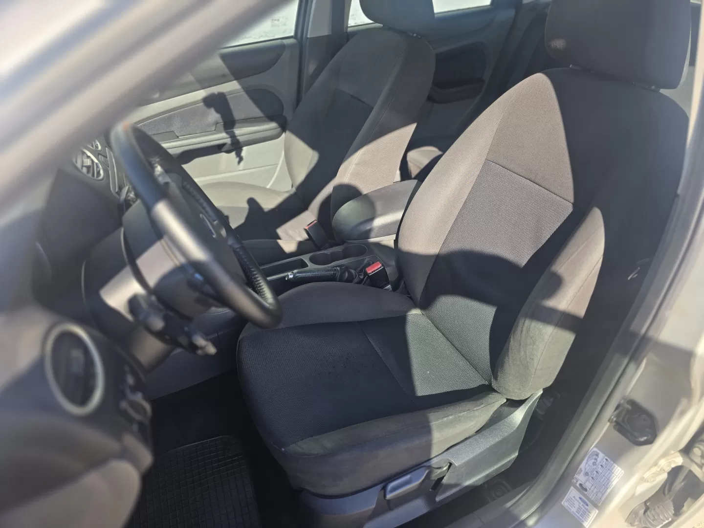 Ford Focus 1.6 TDCi Ghia - foto 8