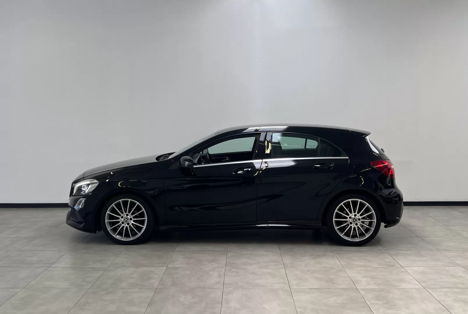 Mercedes-Benz A 180 d AMG Line - foto 4