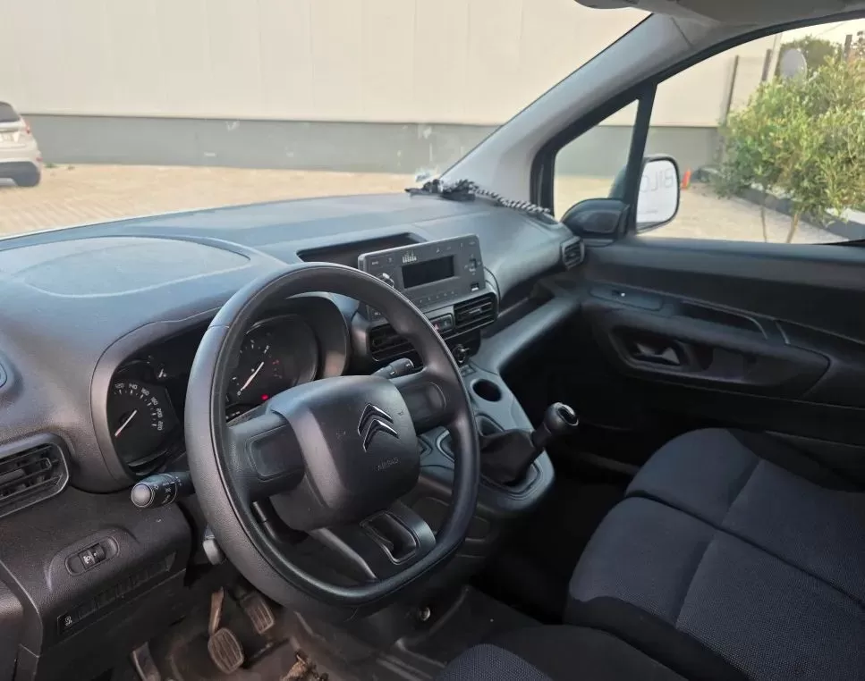 Citroën  Berlingo 1.5 BlueHdiXL Live C/ Frio - foto 3