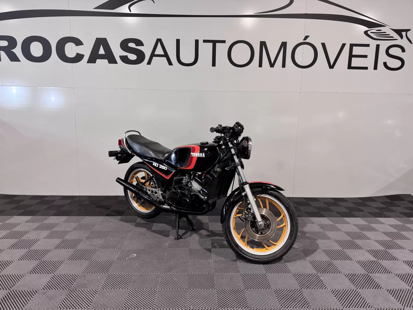 Yamaha RD 250 LC - foto 3