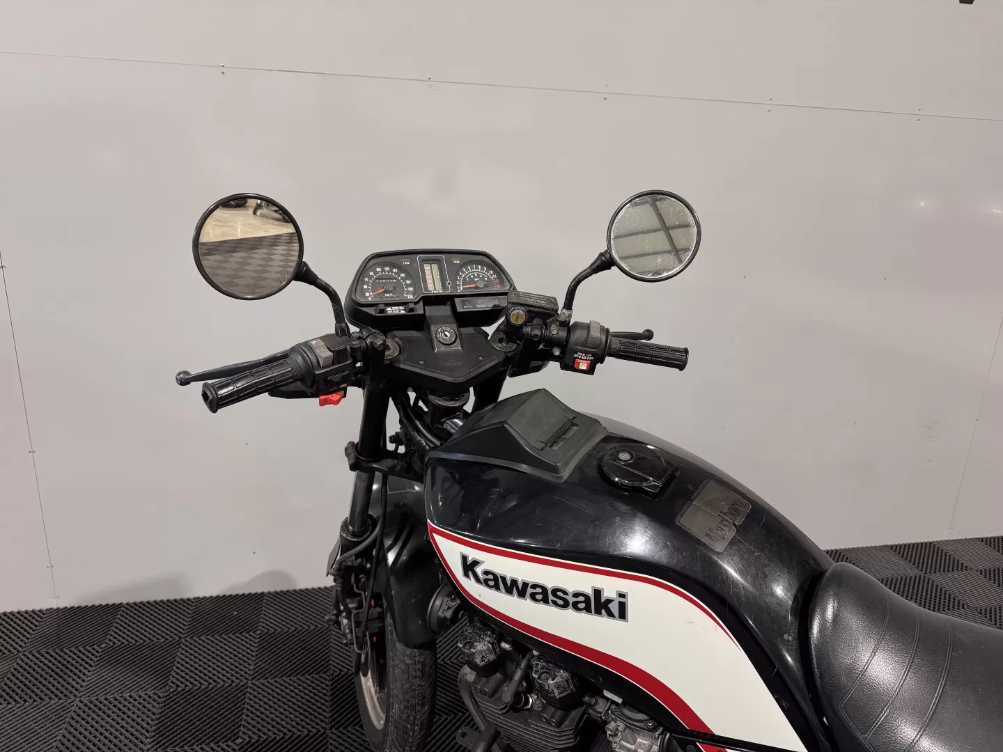 Kawasaki GPZ 400 F-II - foto 7