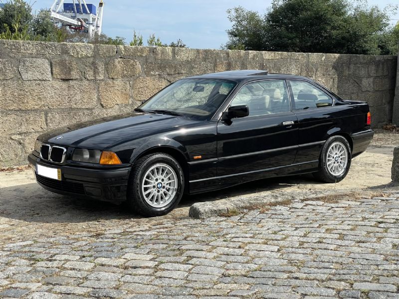 BMW 323 is