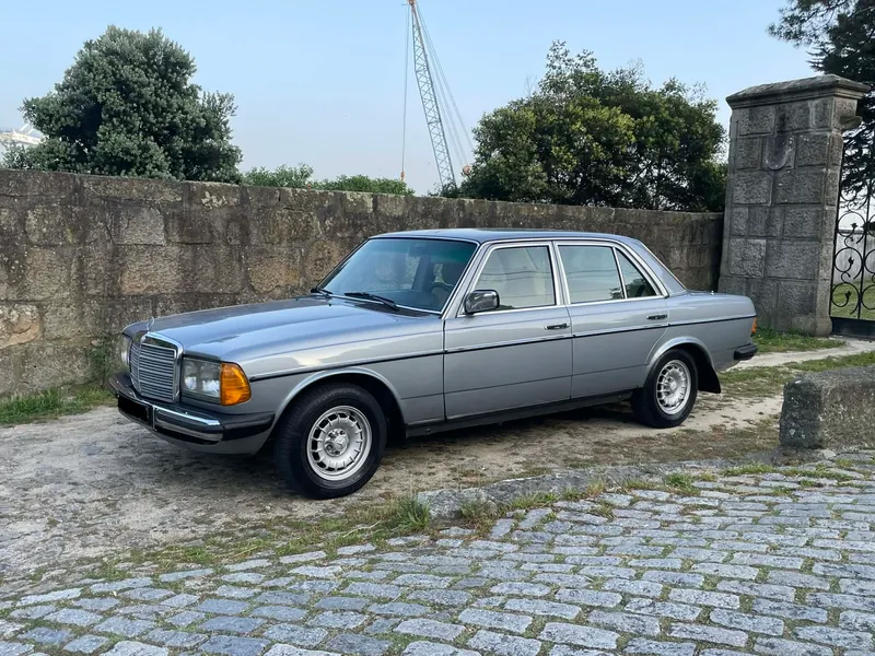 Mercedes-Benz 300 W123 - 300D