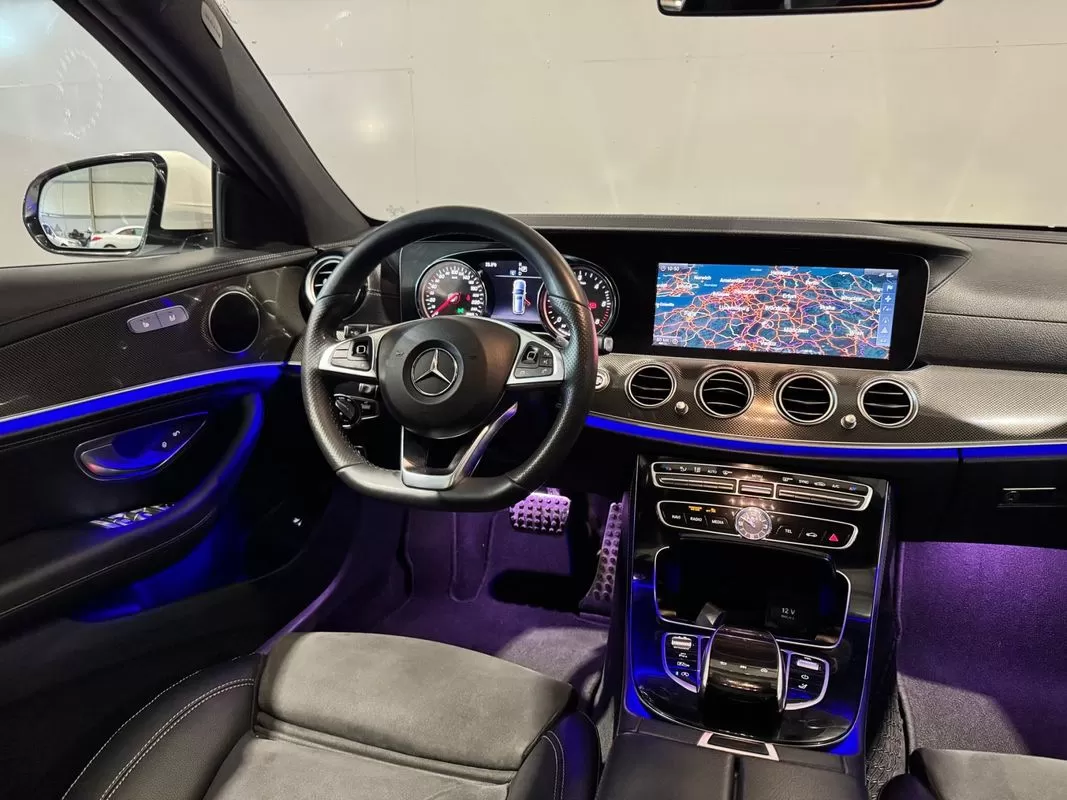 Mercedes-Benz E 220  D 9g  Tronic Amg Line - foto 2