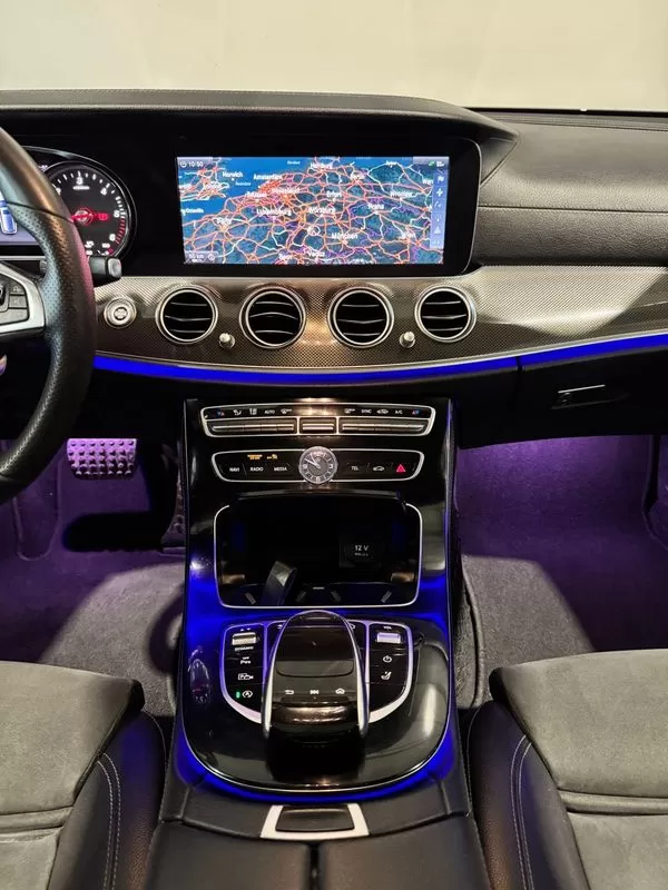 Mercedes-Benz E 220  D 9g  Tronic Amg Line - foto 4