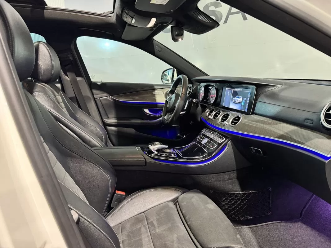 Mercedes-Benz E 220  D 9g  Tronic Amg Line - foto 7