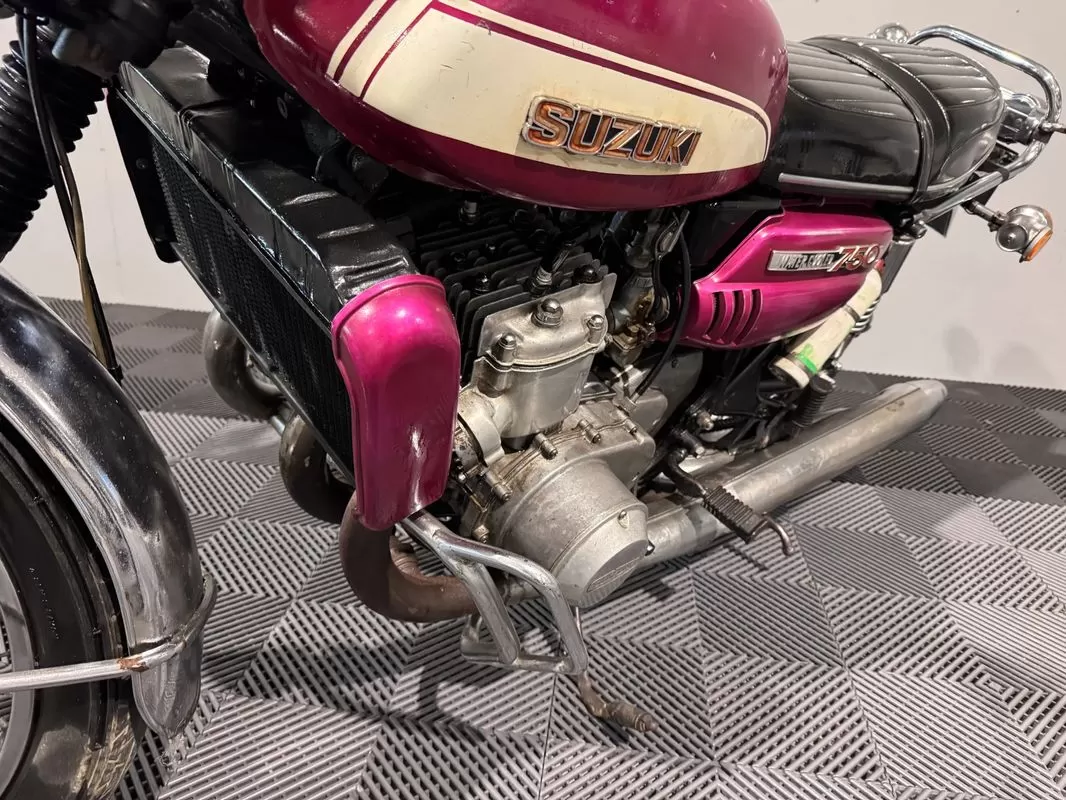 Suzuki GT 750 J - foto 8