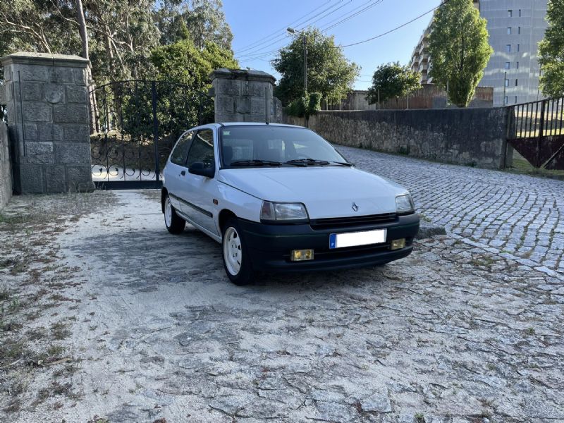 Renault Clio 1.4 S - foto 8