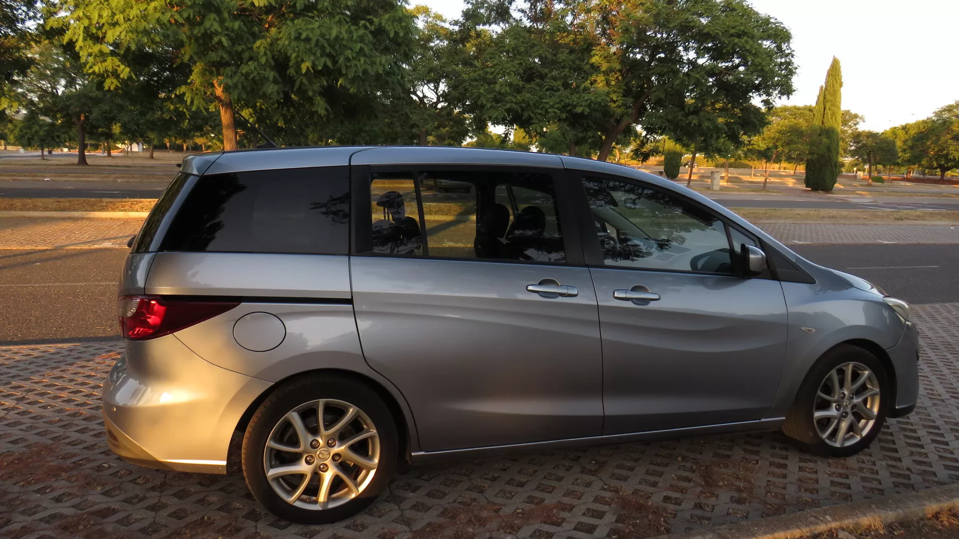 Mazda 5 MZR-CD 1.6 Superior Wagon +Xenon +PE+Pele - foto 8