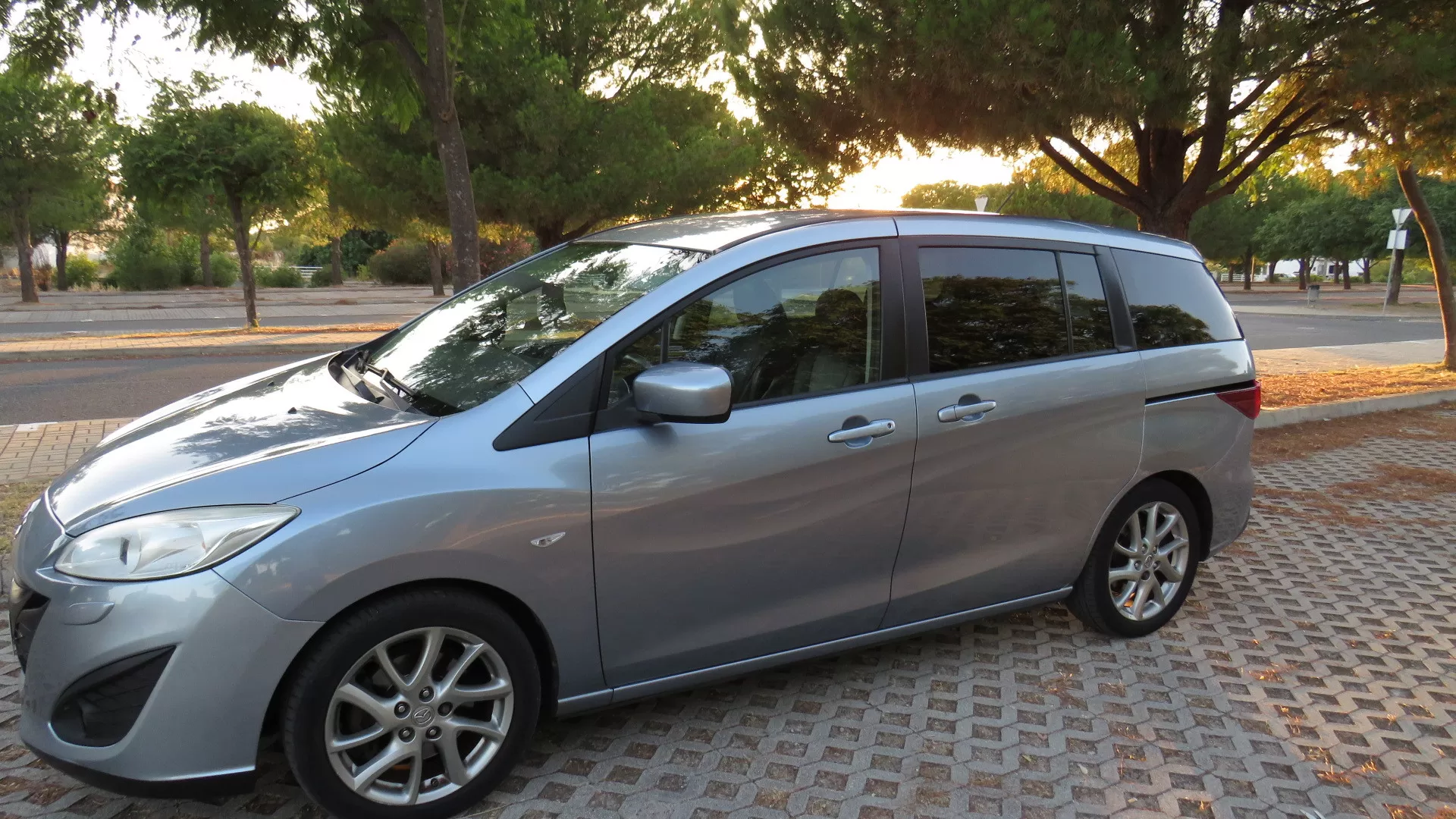 Mazda 5 MZR-CD 1.6 Superior Wagon +Xenon +PE+Pele - foto 4