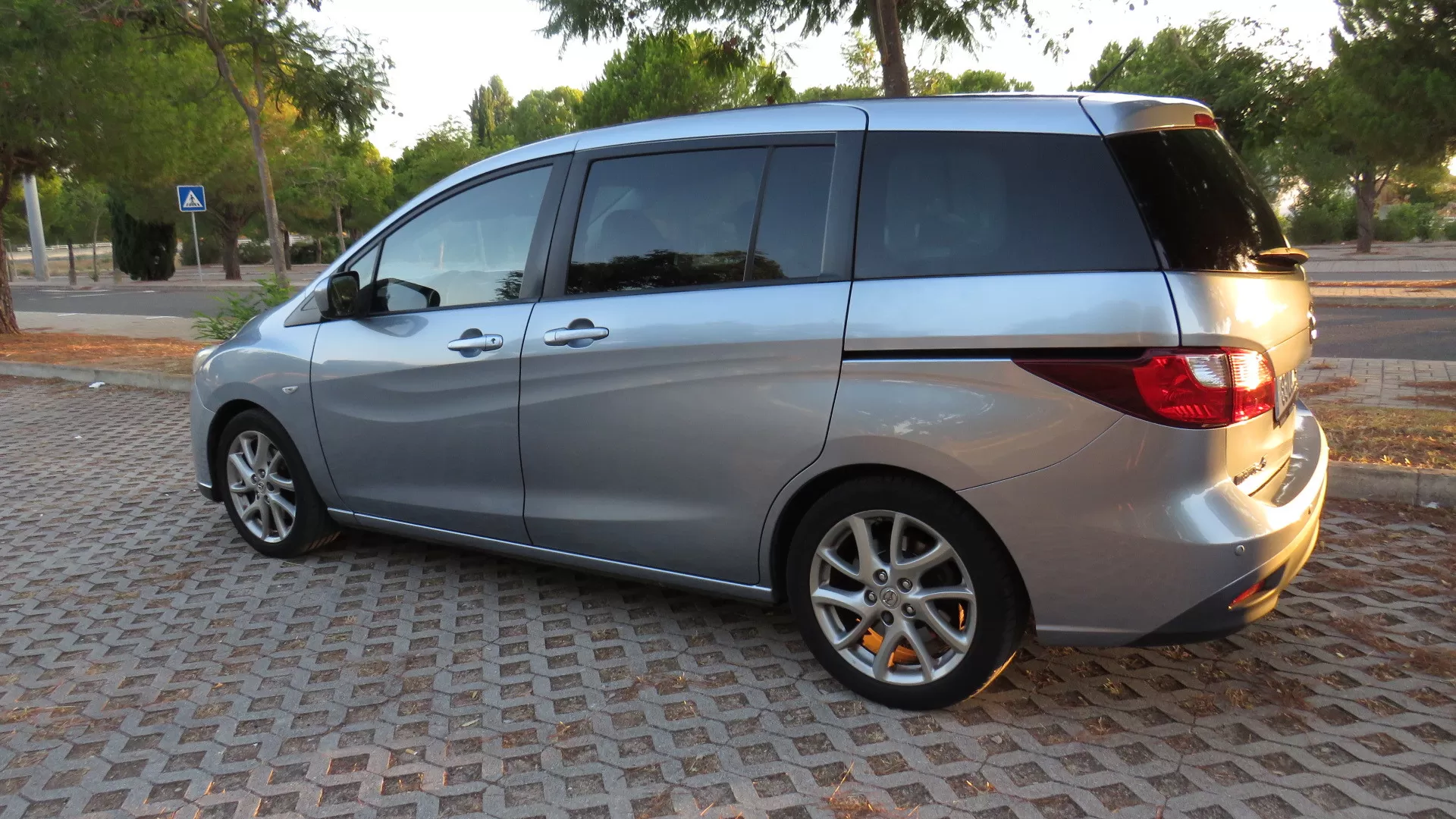 Mazda 5 MZR-CD 1.6 Superior Wagon +Xenon +PE+Pele - foto 6