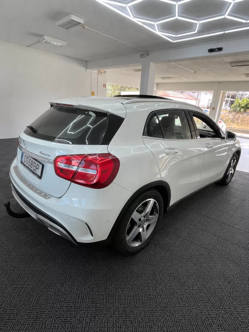 Mercedes-Benz GLA 220 4 matic - foto 4