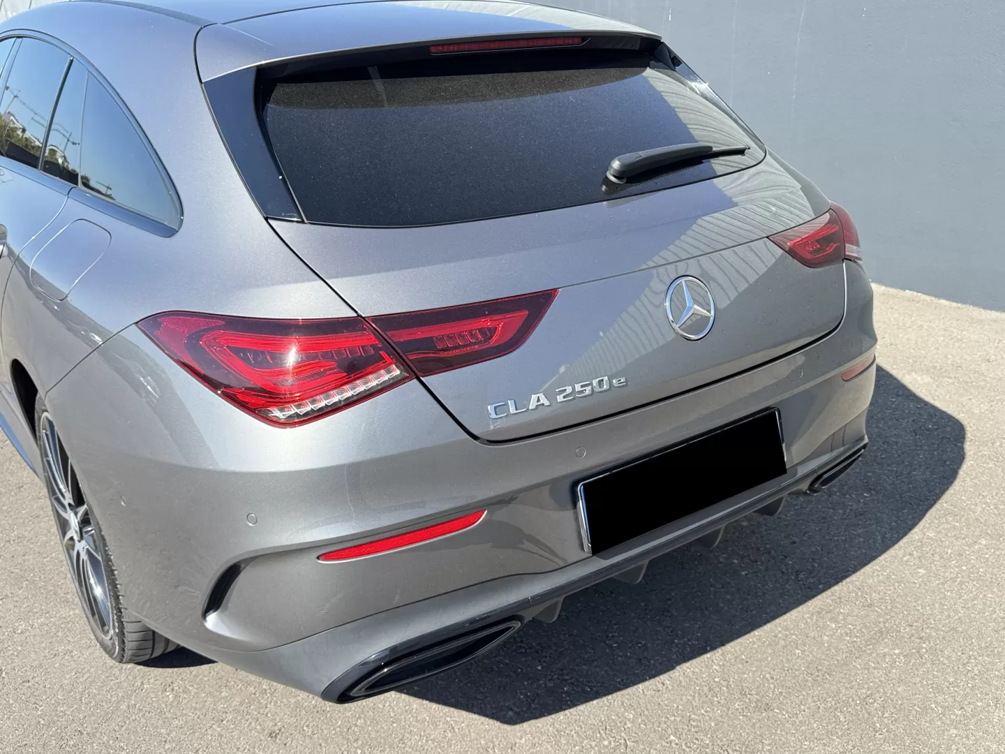 Mercedes-Benz CLA 250 e Shooting Brake AMG Line - foto 5