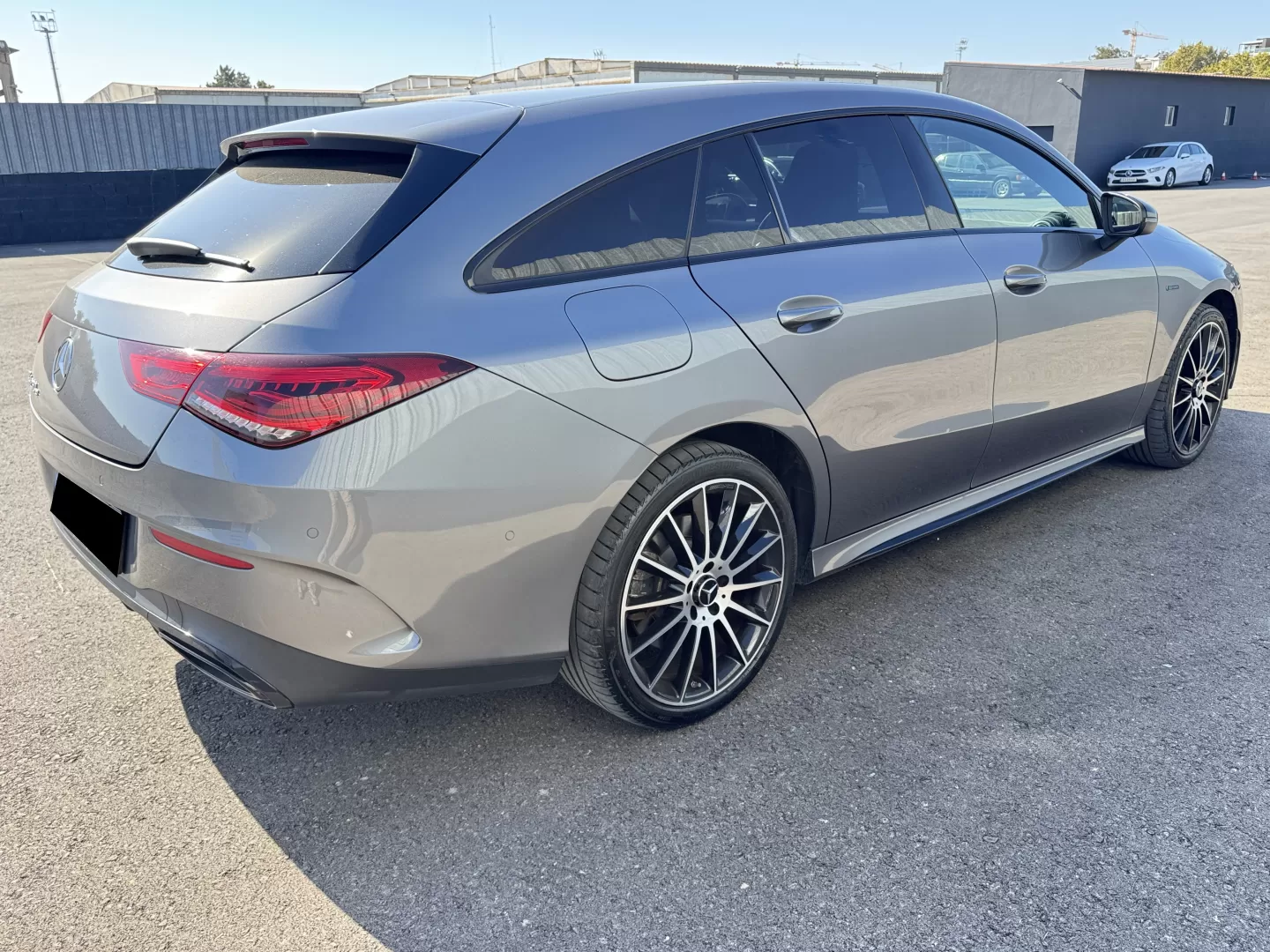 Mercedes-Benz CLA 250 e Shooting Brake AMG Line - foto 6