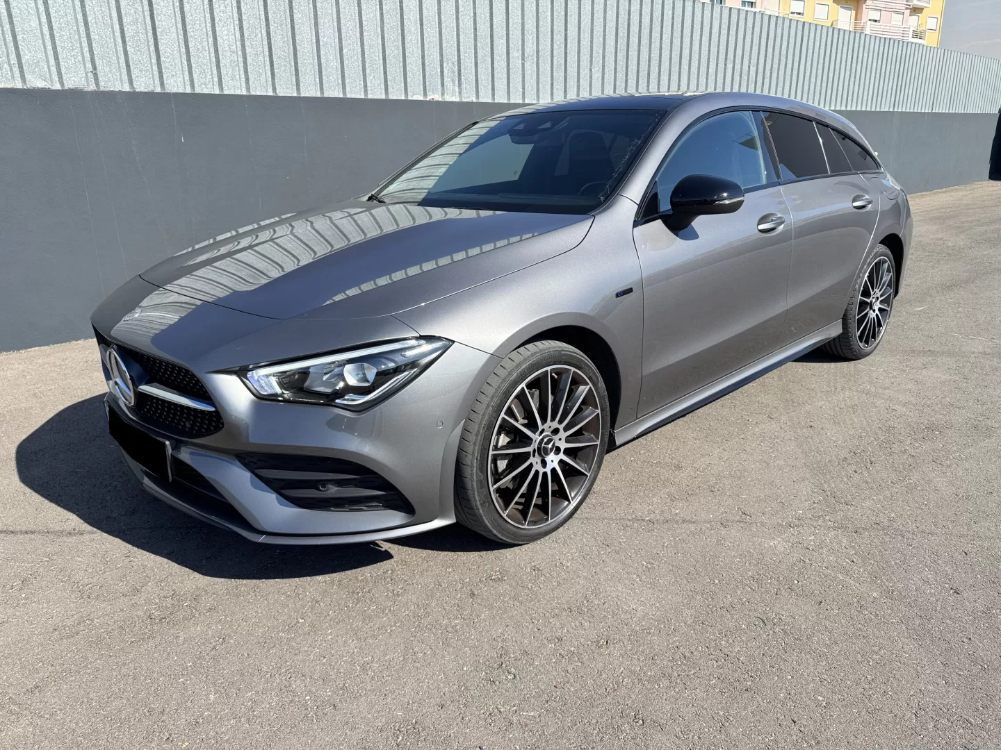 Mercedes-Benz CLA 250 e Shooting Brake AMG Line - foto 2