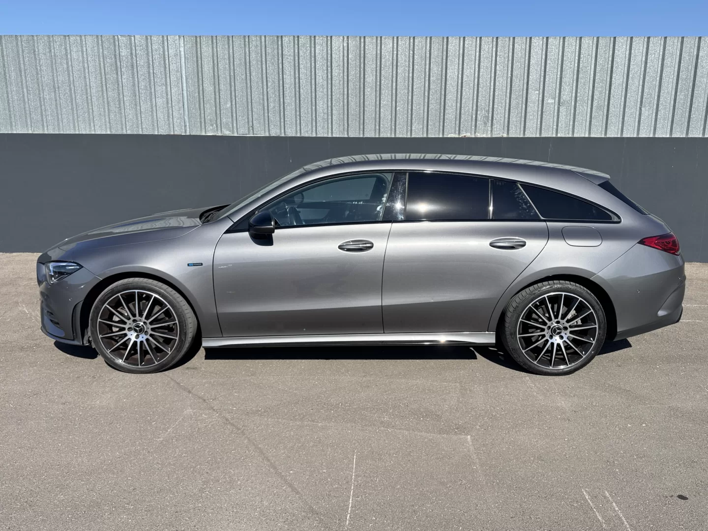Mercedes-Benz CLA 250 e Shooting Brake AMG Line - foto 3