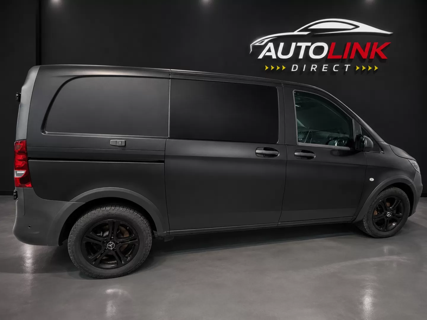 Mercedes-Benz  VITO C114 -2021 - BLACK OBSIDIAN - foto 2