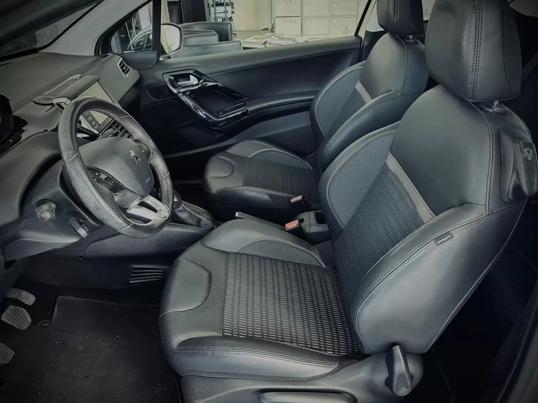 Peugeot 208 - foto 8