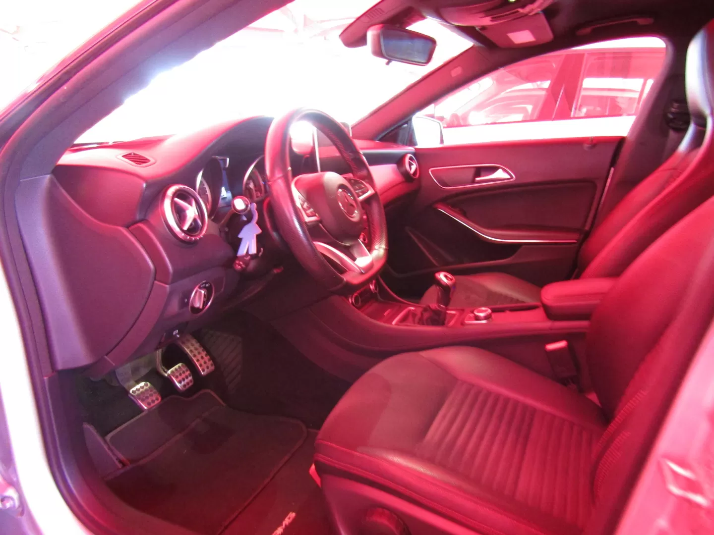Mercedes-Benz CLA 200 d Shooting Brake AMG Line - foto 8