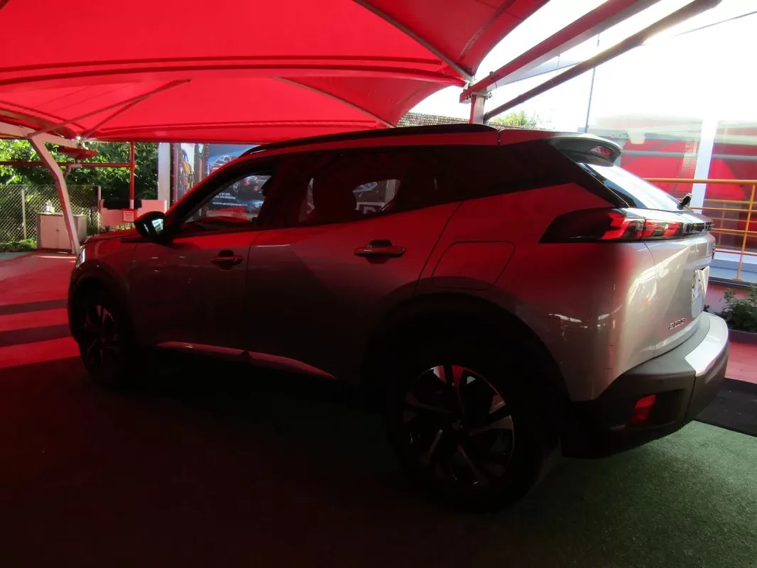 Peugeot 2008  Bluehdi 110 Allure Pack - foto 4