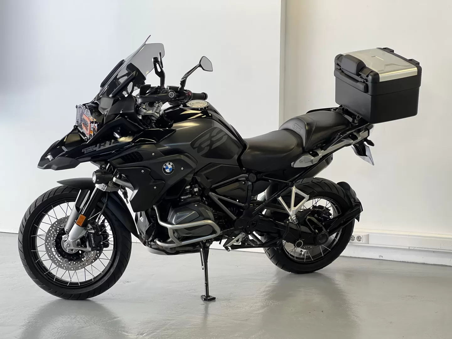 BMW R 1250 GS Adventure TRIPLE BLACK - foto 2