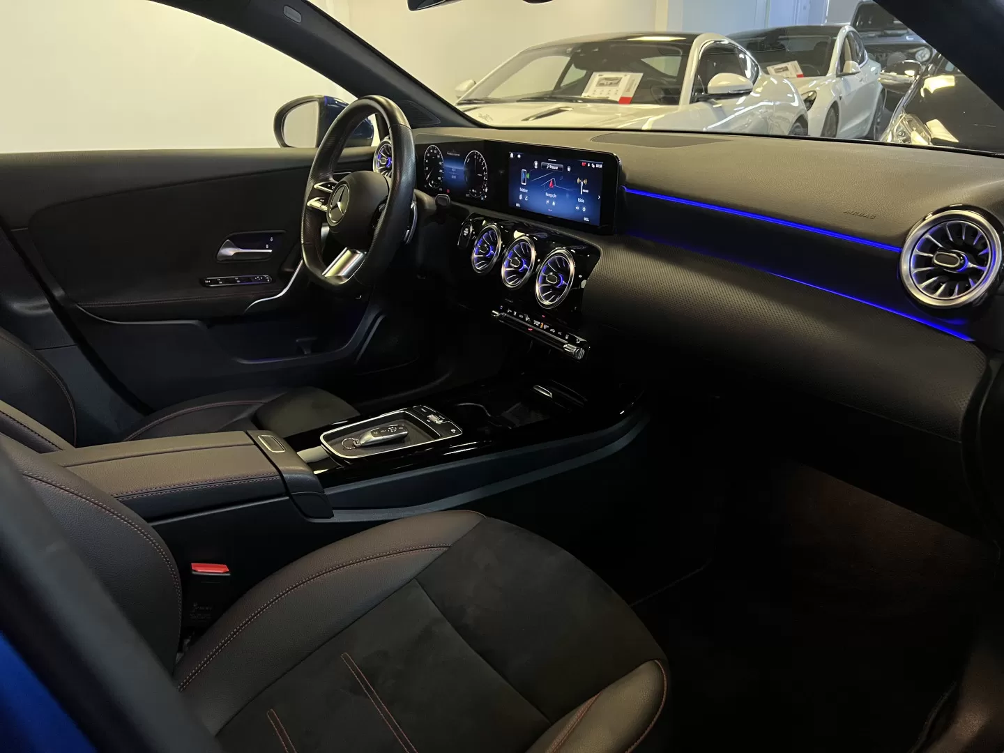 Mercedes-Benz A 250e Limousine AMG Line - foto 7