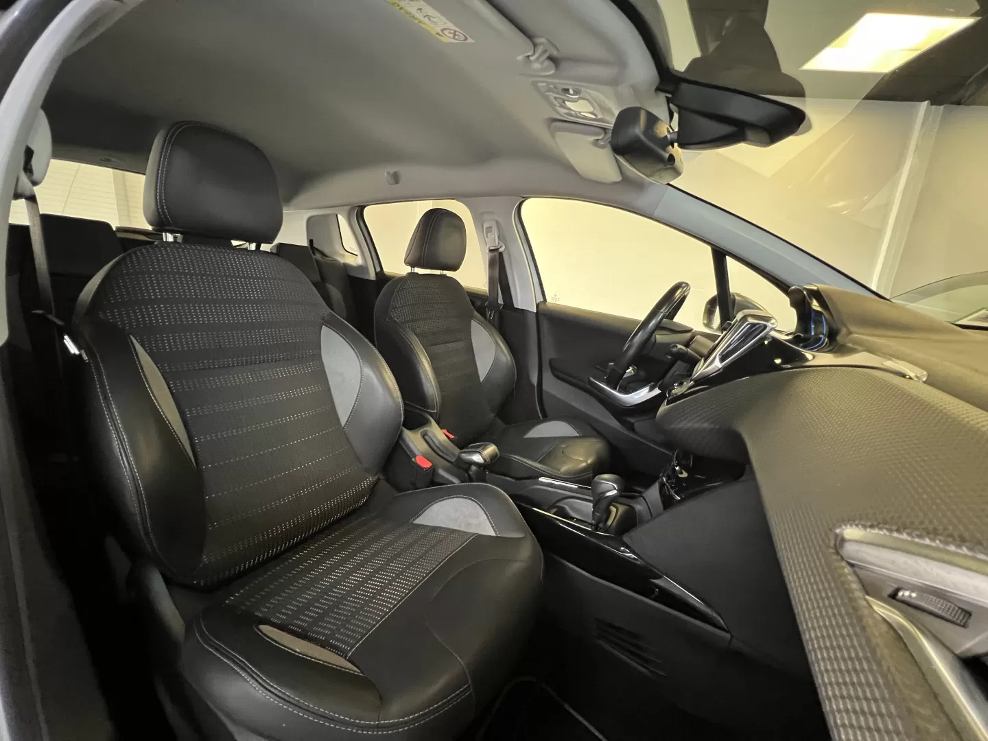 Peugeot 2008 1.2 PureTech Allure EAT6 - foto 8