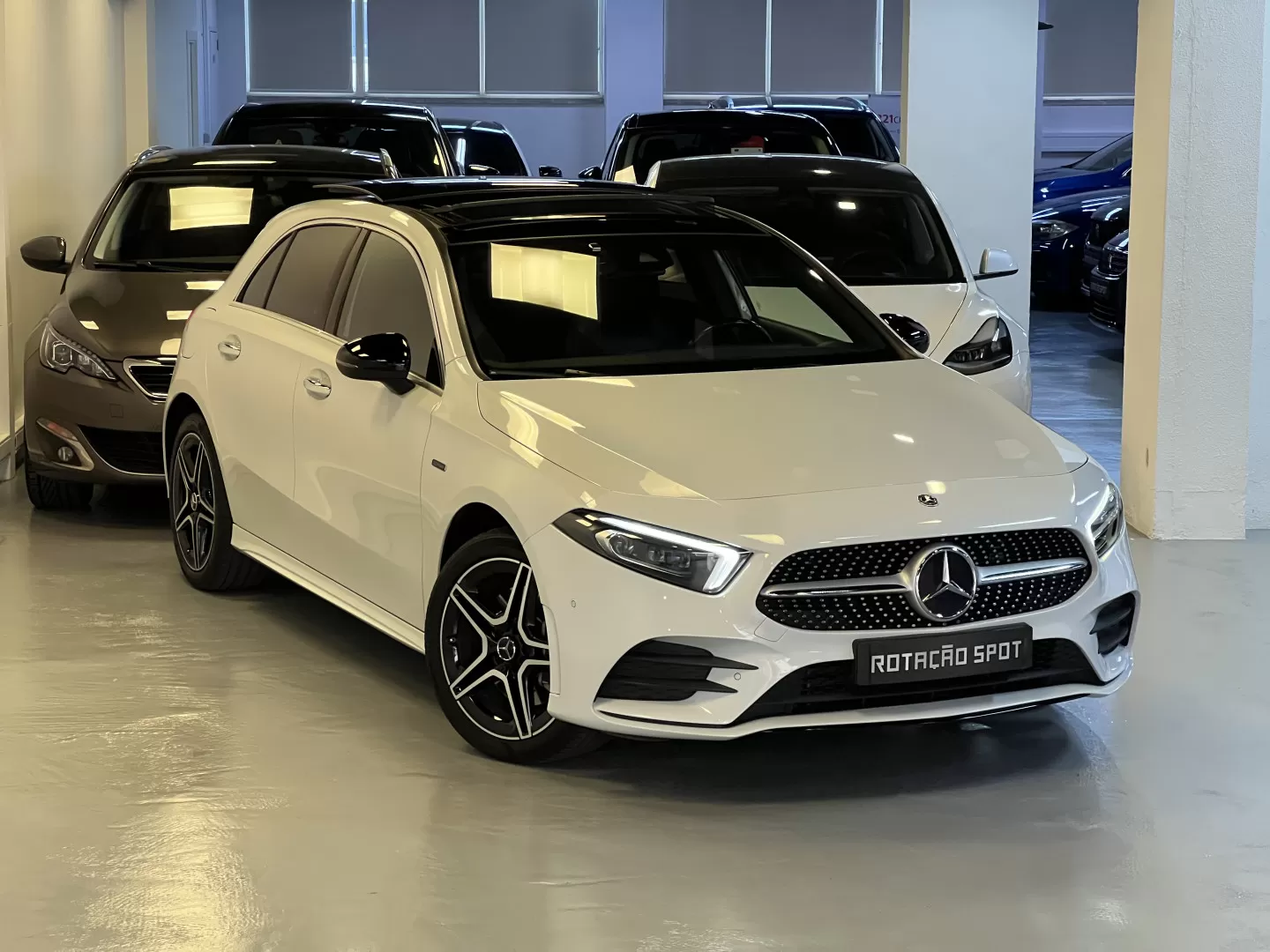 Mercedes-Benz A 250 e 8G-DCT AMG Line - foto 2