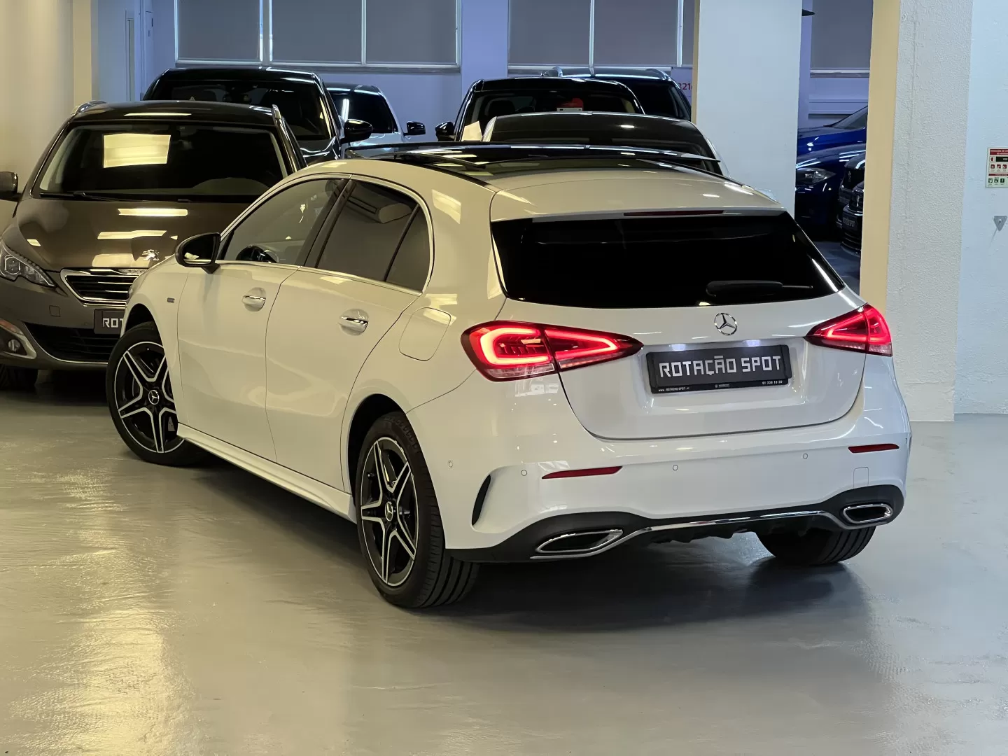 Mercedes-Benz A 250 e 8G-DCT AMG Line - foto 4