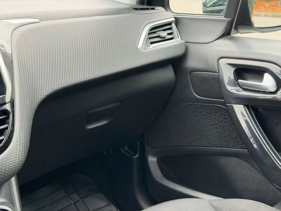 Peugeot 208 1.6 BlueHDi Style - foto 2