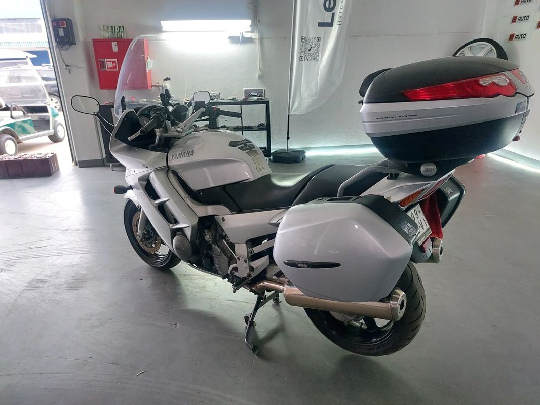 Yamaha FJR 1300 - foto 4