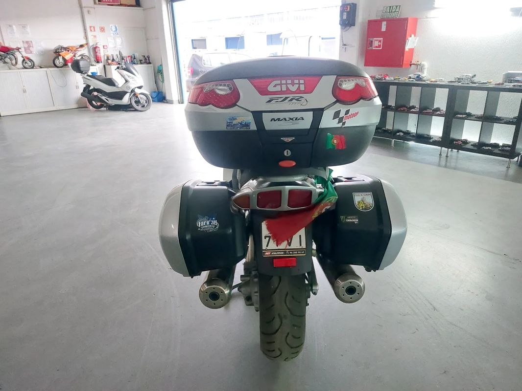 Yamaha FJR 1300 - foto 5