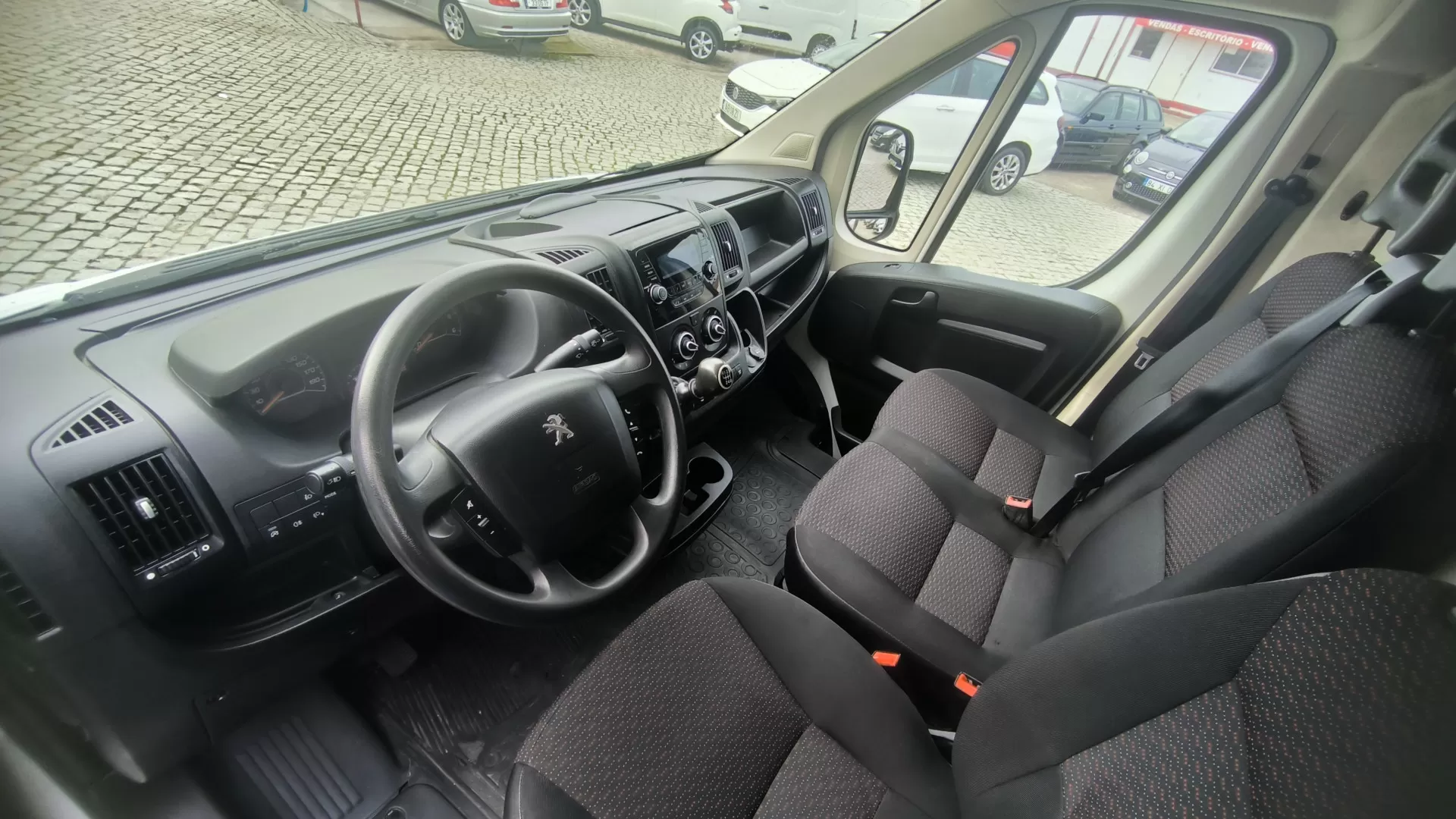Peugeot  Boxer 2.0 BlueHDI 330 L1H1 PRO - foto 8