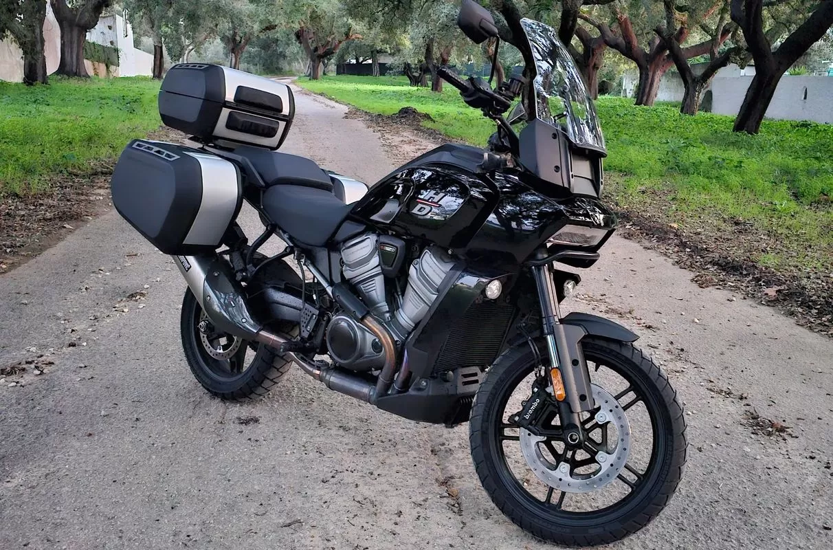 Harley-Davidson  Akrapovic + Malas Harley