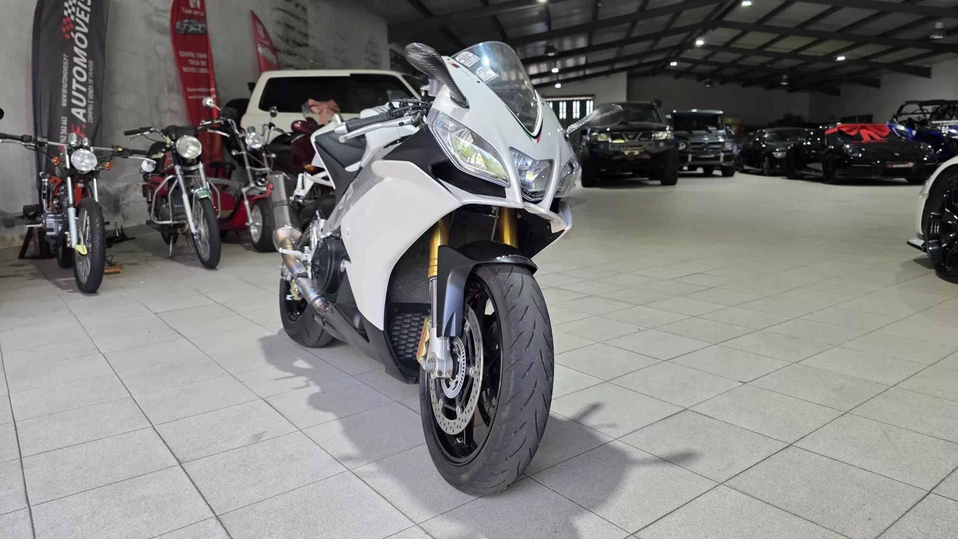 Aprilia RSV 4 R APRC (1 Dono) - foto 8
