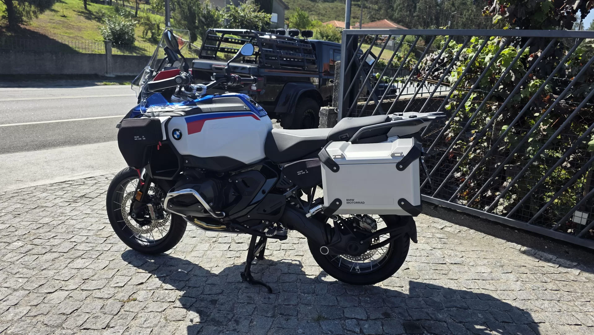 BMW R 1300 GS Adventure GS Trophy - foto 2