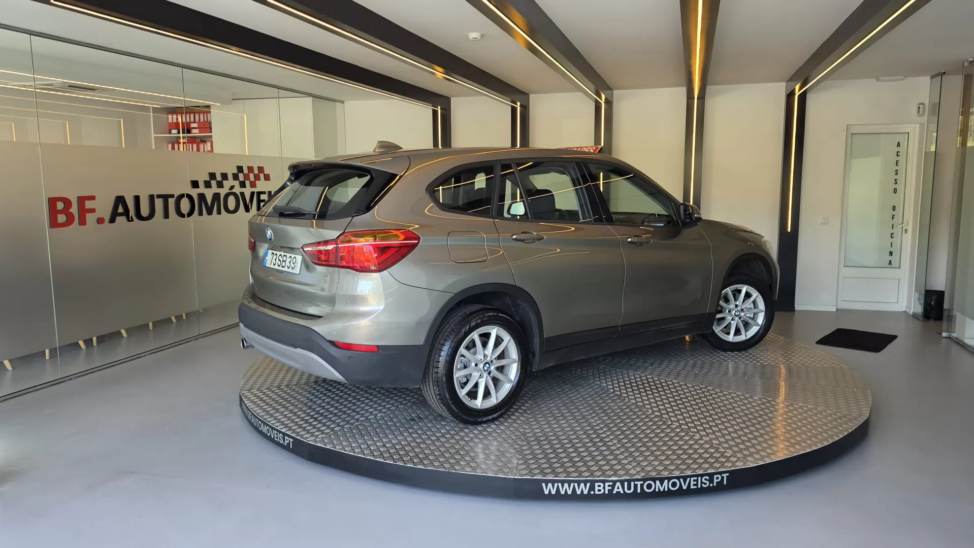 BMW X1 18 d sDrive Advantage Auto - foto 4