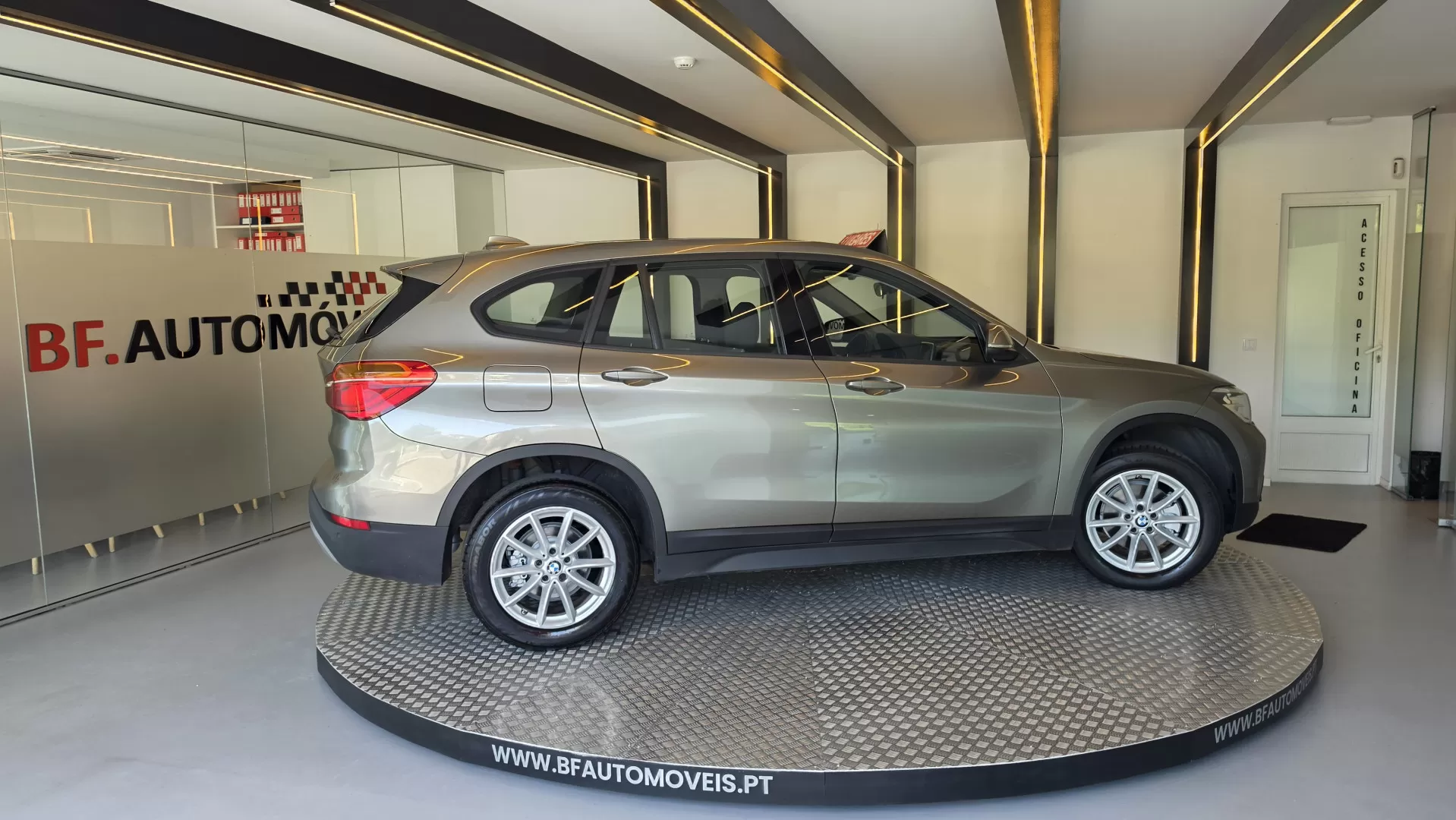 BMW X1 18 d sDrive Advantage Auto - foto 7
