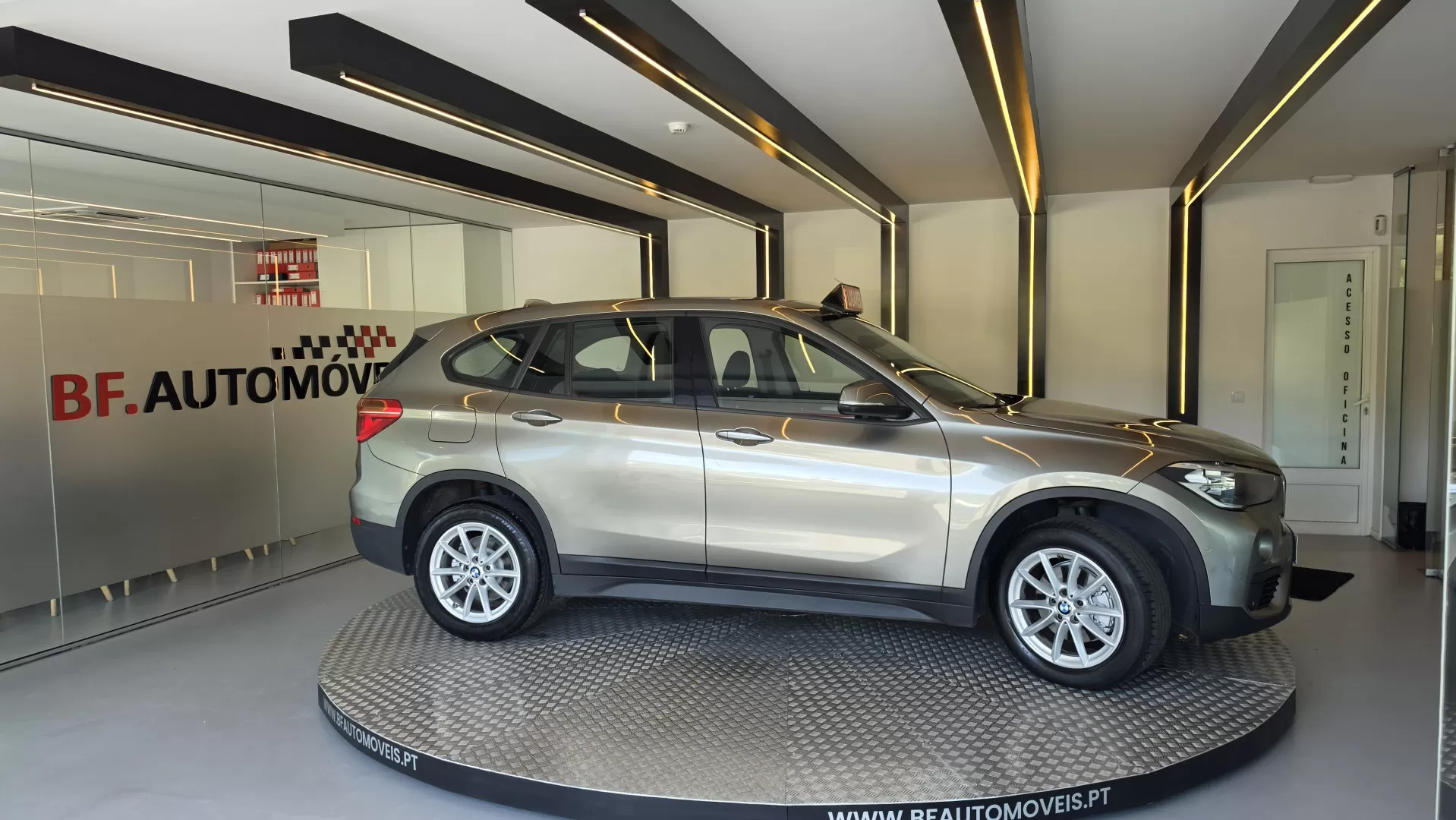 BMW X1 18 d sDrive Advantage Auto - foto 8