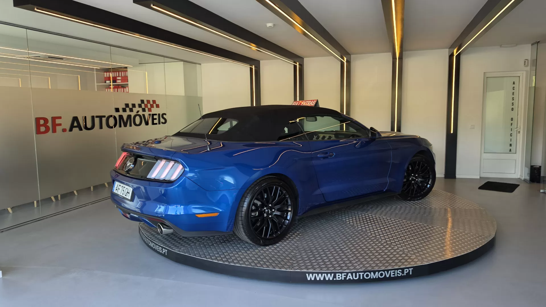 Ford Mustang Cabrio 2.3 Eco Boost - foto 7