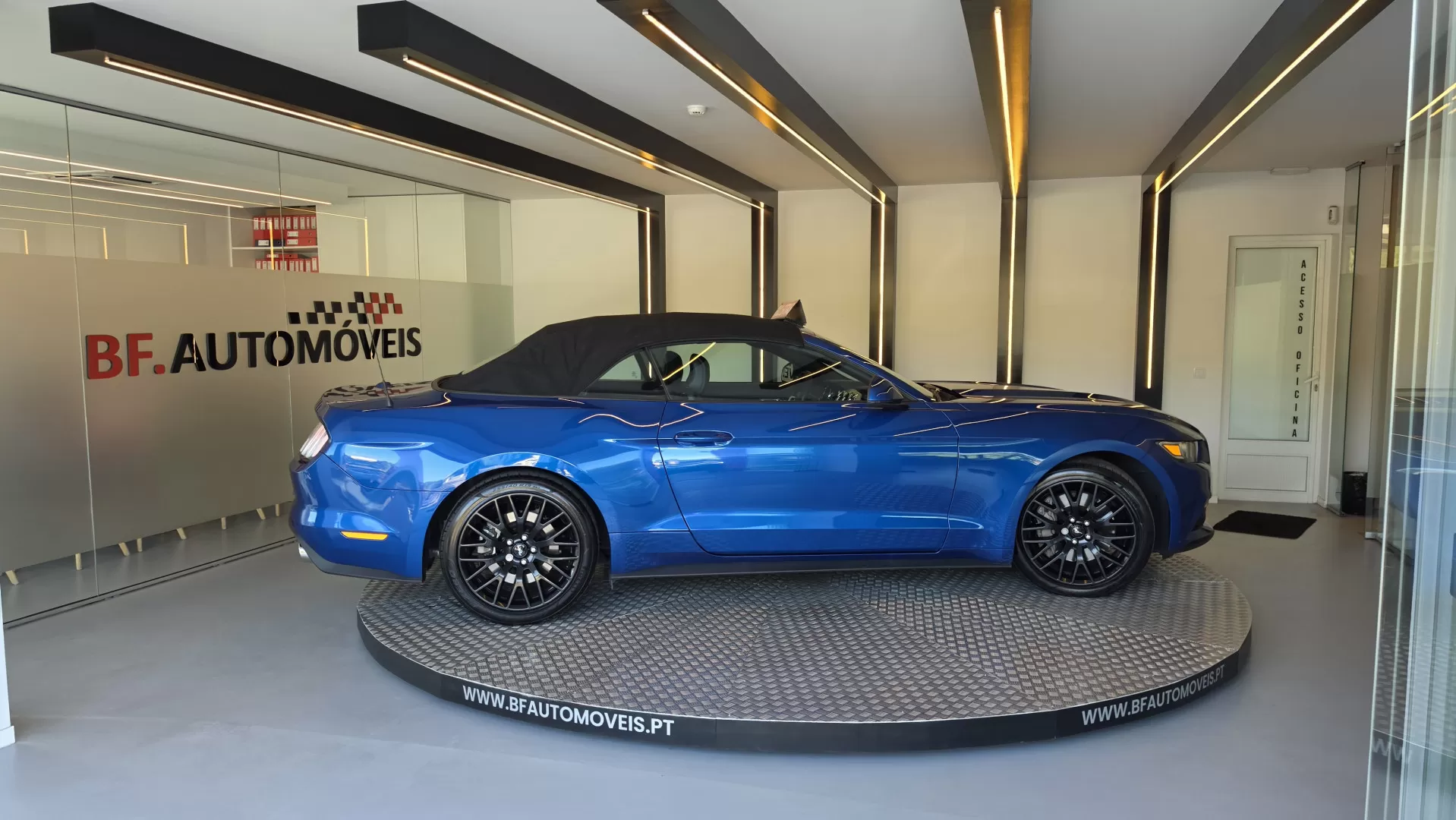 Ford Mustang Cabrio 2.3 Eco Boost - foto 8