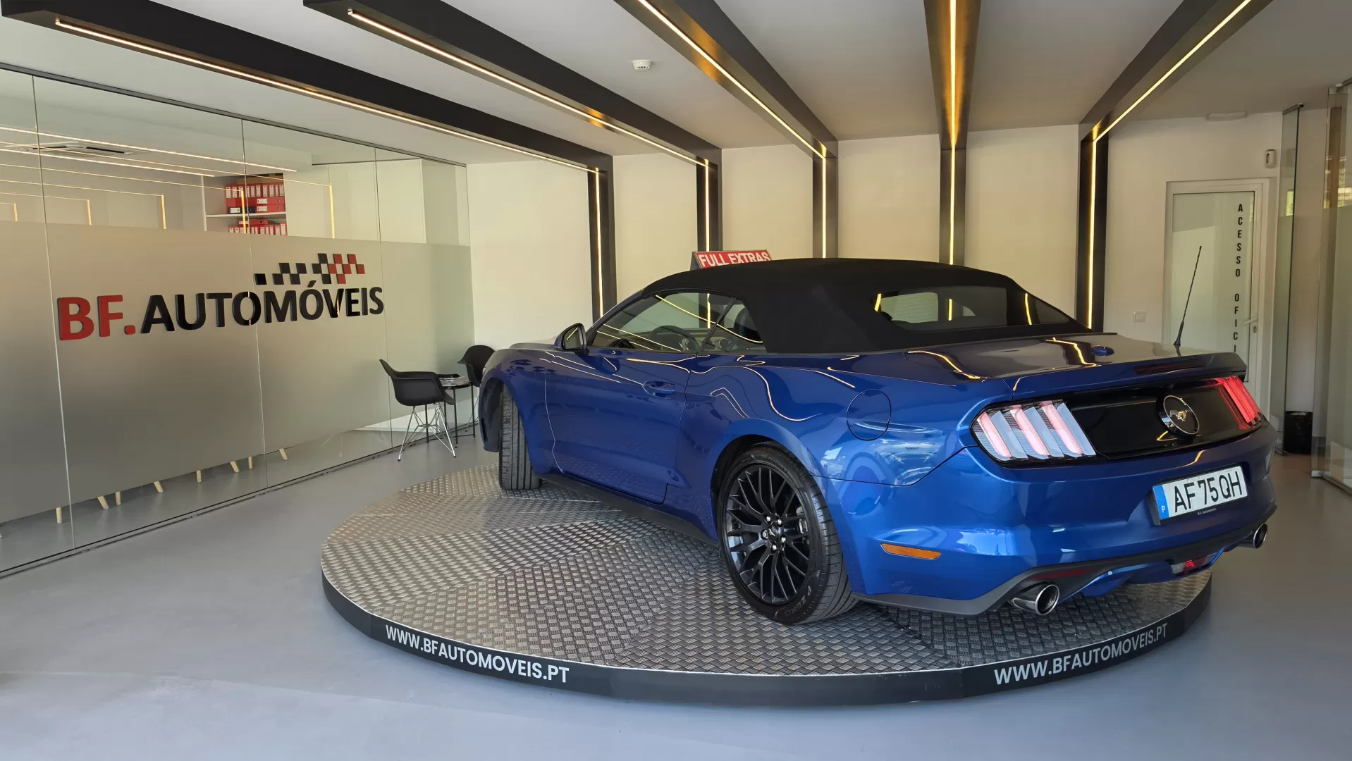 Ford Mustang Cabrio 2.3 Eco Boost - foto 3