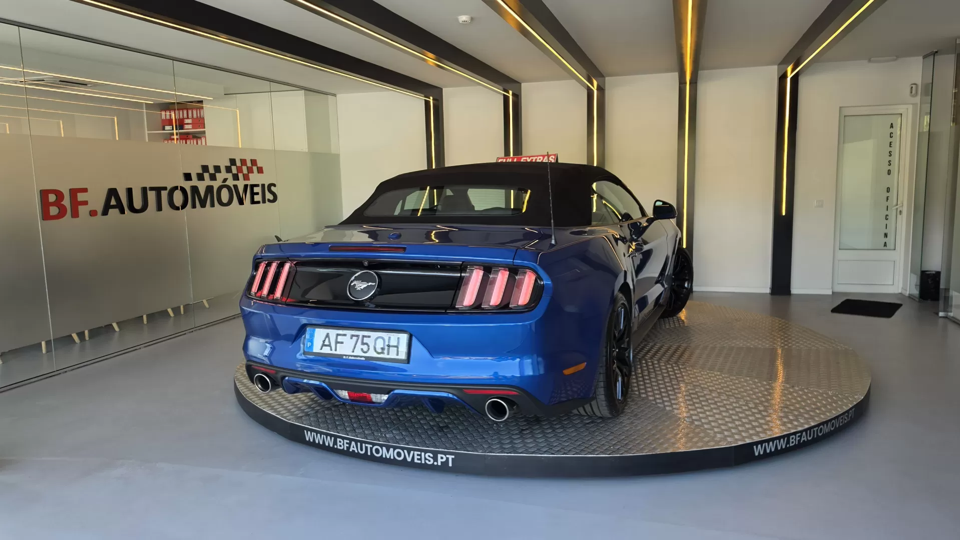 Ford Mustang Cabrio 2.3 Eco Boost - foto 4